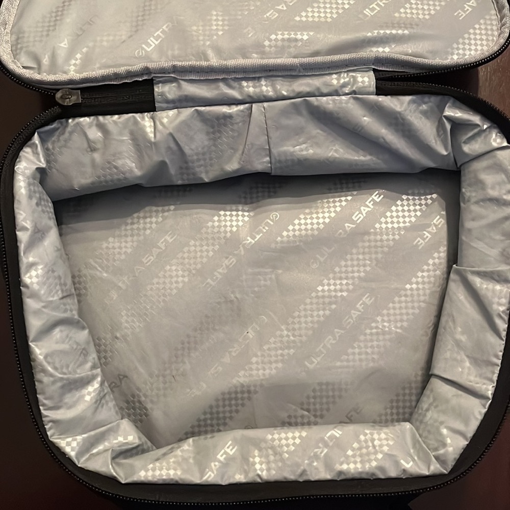 Arctic zone game controller lunch bag - Picture 2 of 3